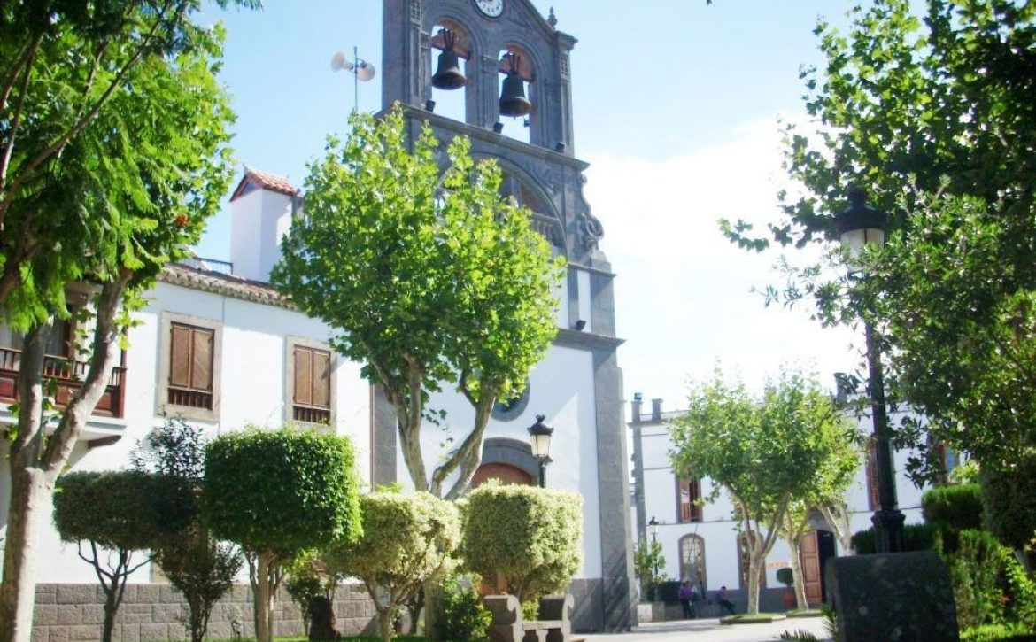 Iglesia y Plaza de San Roque.
