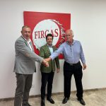 El alcalde y el concejal de Festejos de Firgas se reúnen con Aguas de Firgas para cerrar la colaboración de las fiestas patronales