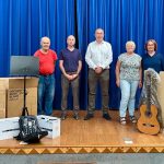 El alcalde y la concejala de Educación entregan instrumentos y material a la coral y Banda de Firgas